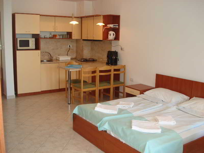 Tsb Sun Coast Apartments Sveti Vlas Bagian luar foto