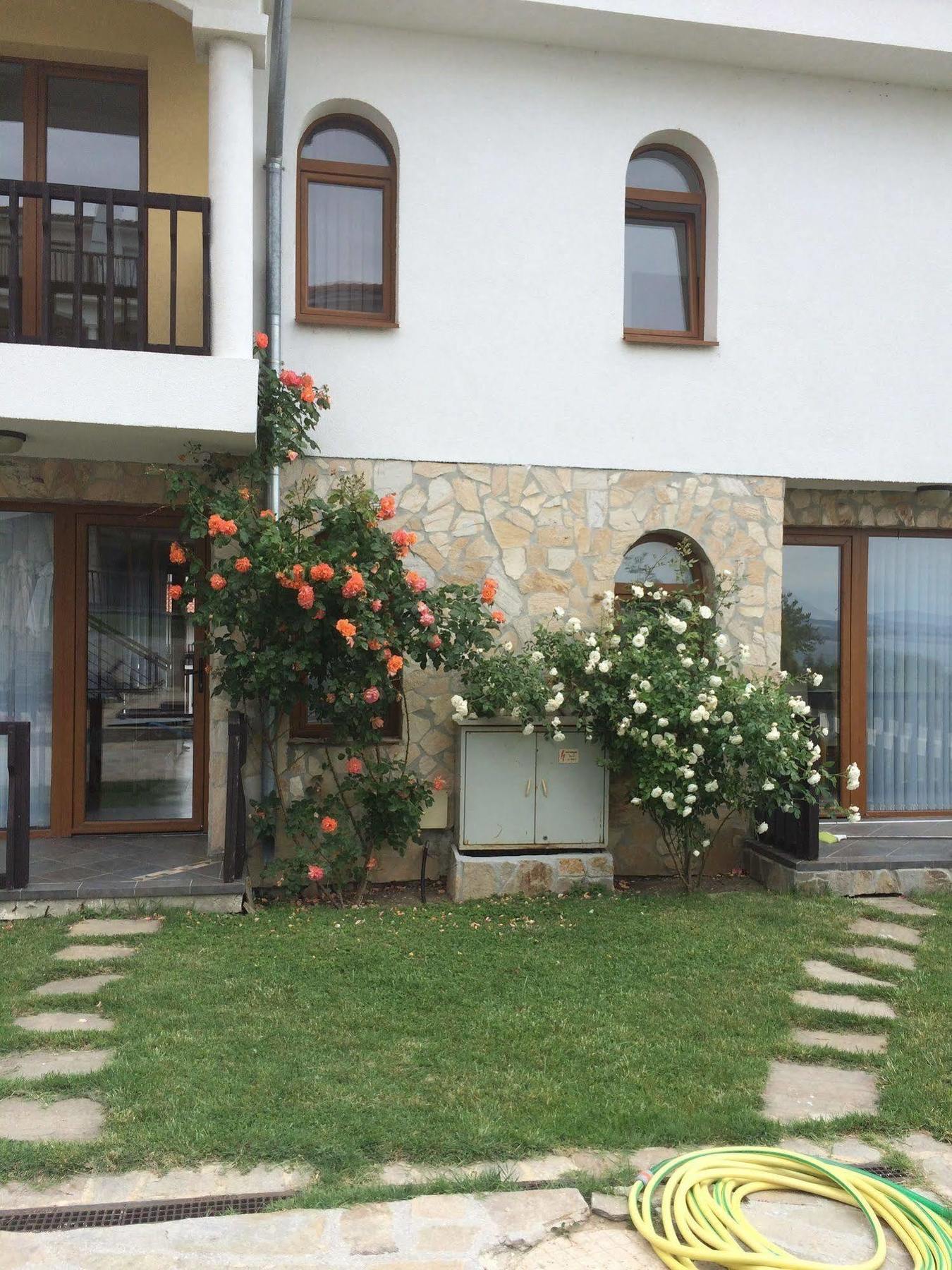 Tsb Sun Coast Apartments Sveti Vlas Bagian luar foto